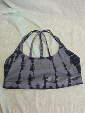 Lululemon Energy Bra in the Vert Shibori Magnet Grey/Black Night 10